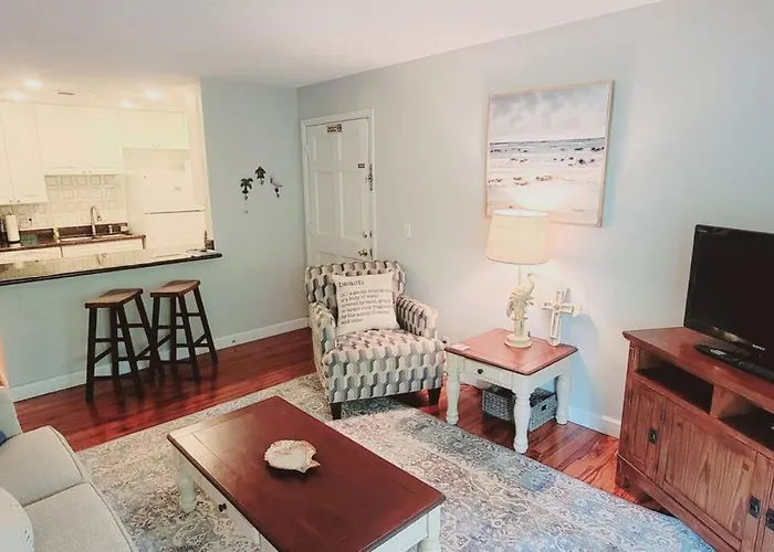 E10 Comfortable And Neat 2 Bedroom 2 Bath