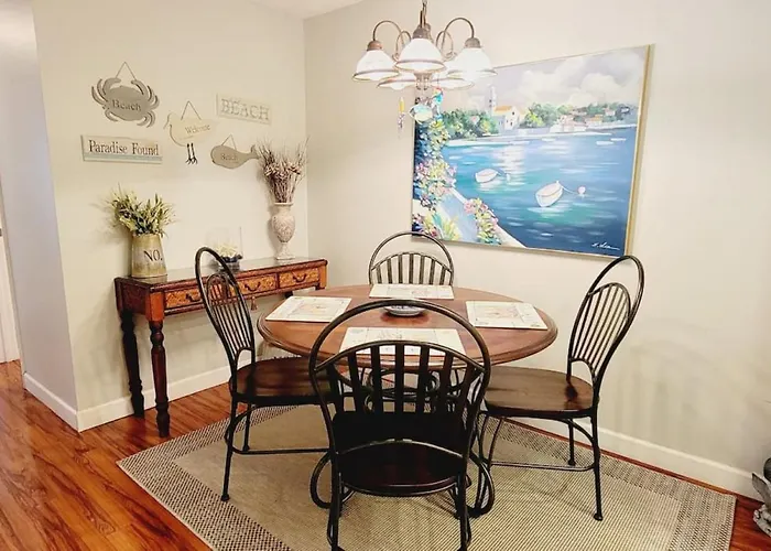 E10 Comfortable And Neat 2 Bedroom 2 Bath