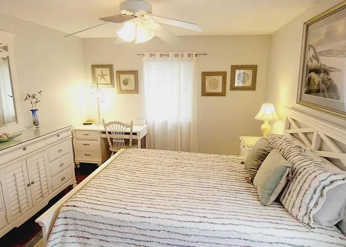 E10 Comfortable And Neat 2 Bedroom 2 Bath