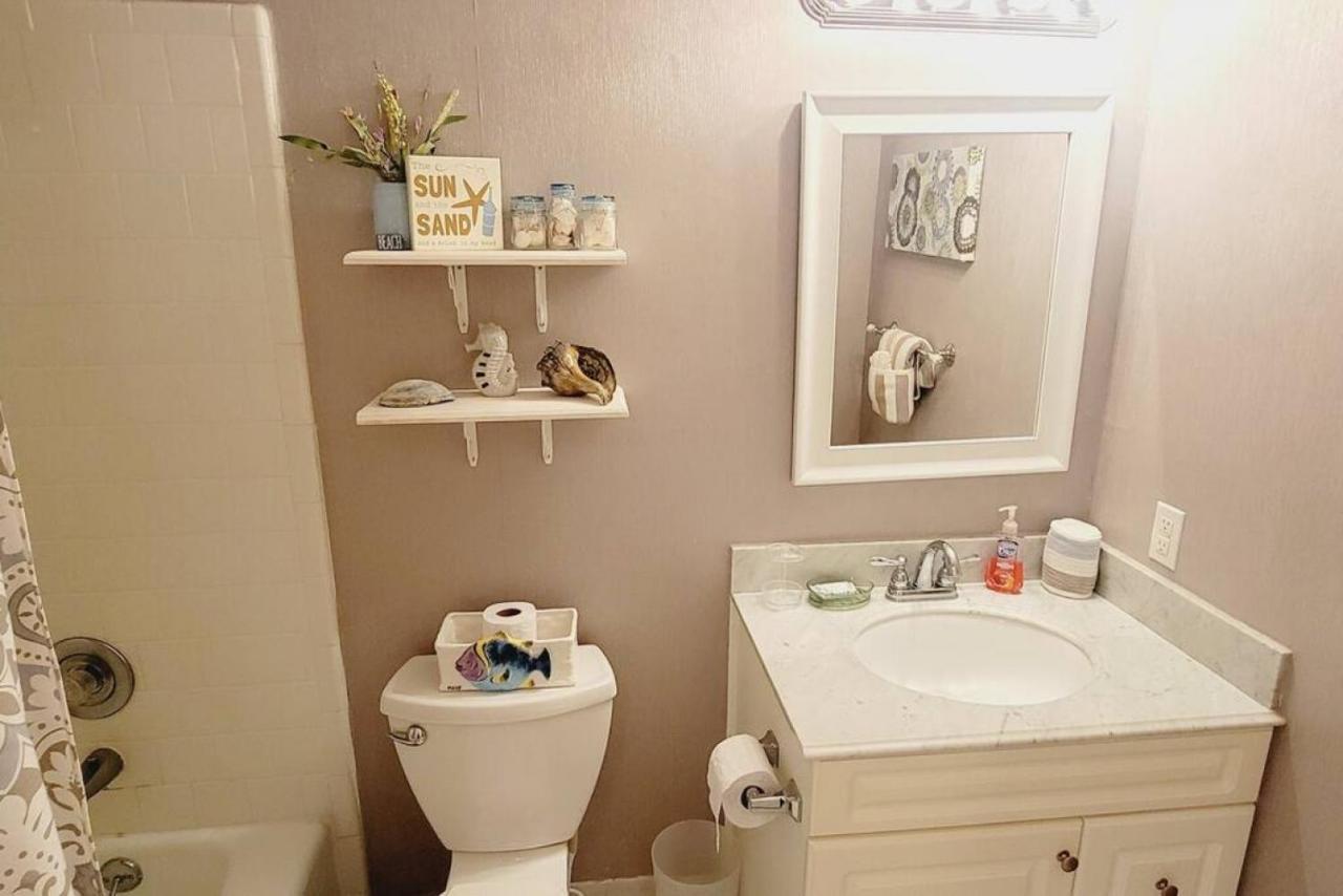 E10 Comfortable And Neat 2 Bedroom 2 Bath *