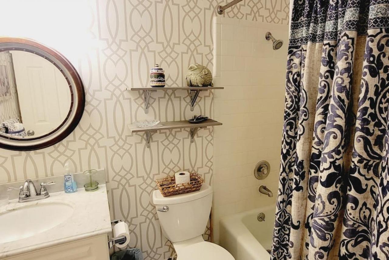 E10 Comfortable And Neat 2 Bedroom 2 Bath *